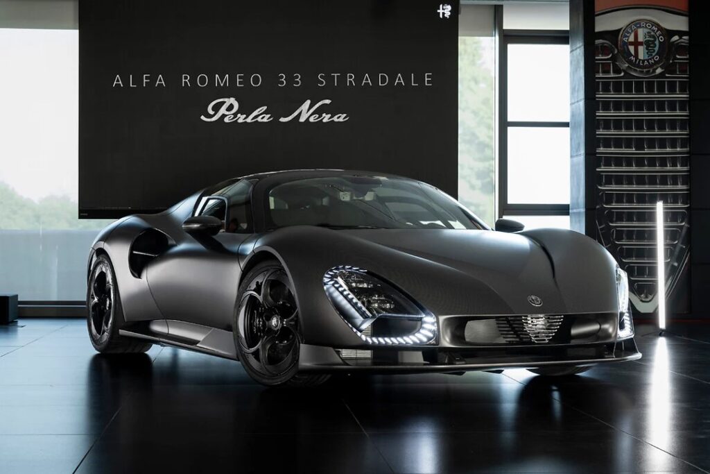 Alfa Romeo 33 Stradale “Perla Nera”: Edición Única de Carbono